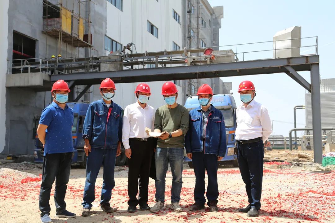 喜報(bào):瑞豐鹽業(yè)公司60萬噸制鹽搬遷技改項(xiàng)目實(shí)現(xiàn)一次性試車成功! 喜報(bào):瑞豐鹽業(yè)公司60萬噸制鹽搬遷技改項(xiàng)目實(shí)現(xiàn)一次性試車成功!