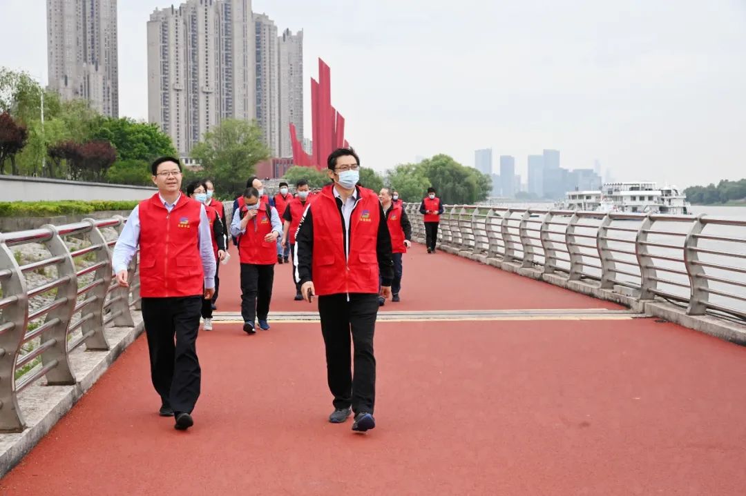 蘇鹽集團舉辦慶“五?一”健步走,代“鹽”健康生活團建活動 蘇鹽集團舉辦慶“五?一”健步走,代“鹽”健康生活團建活動
