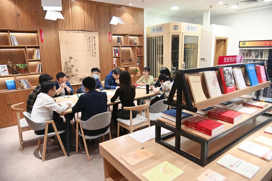 蘇鹽集團團委組織團員青年收聽收看慶祝中國共產(chǎn)主義青年團成立100周年大會熱議習近平總書記重要講話 蘇鹽集團團委組織團員青年收聽收看慶祝中國共產(chǎn)主義青年團成立100周年大會熱議習近平總書記重要講話