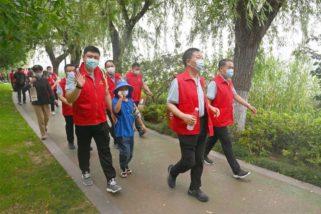 蘇鹽集團舉辦迎“端午”健步走,代“鹽”健康生活團建活動 蘇鹽集團舉辦迎“端午”健步走,代“鹽”健康生活團建活動