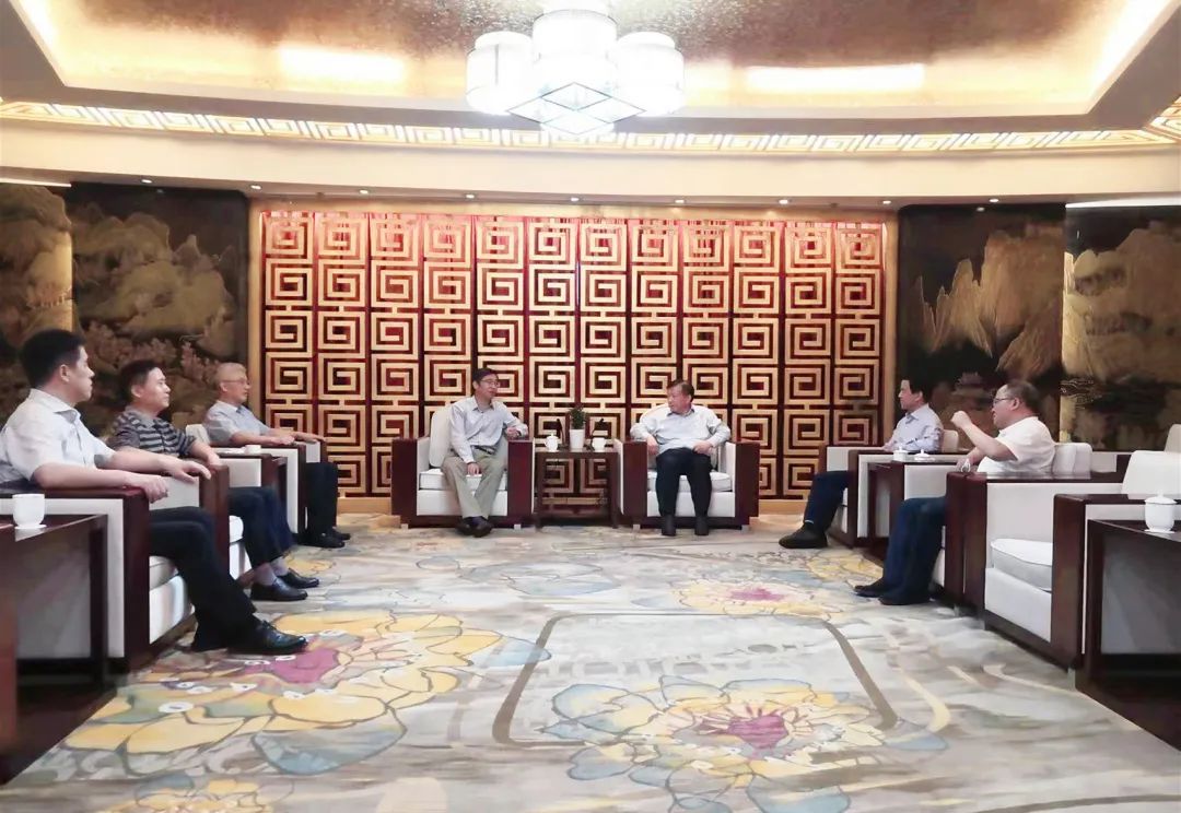蘇鹽集團黨委書記、董事長章朝陽拜訪連云港市委書記方偉 蘇鹽集團黨委書記、董事長章朝陽拜訪連云港市委書記方偉