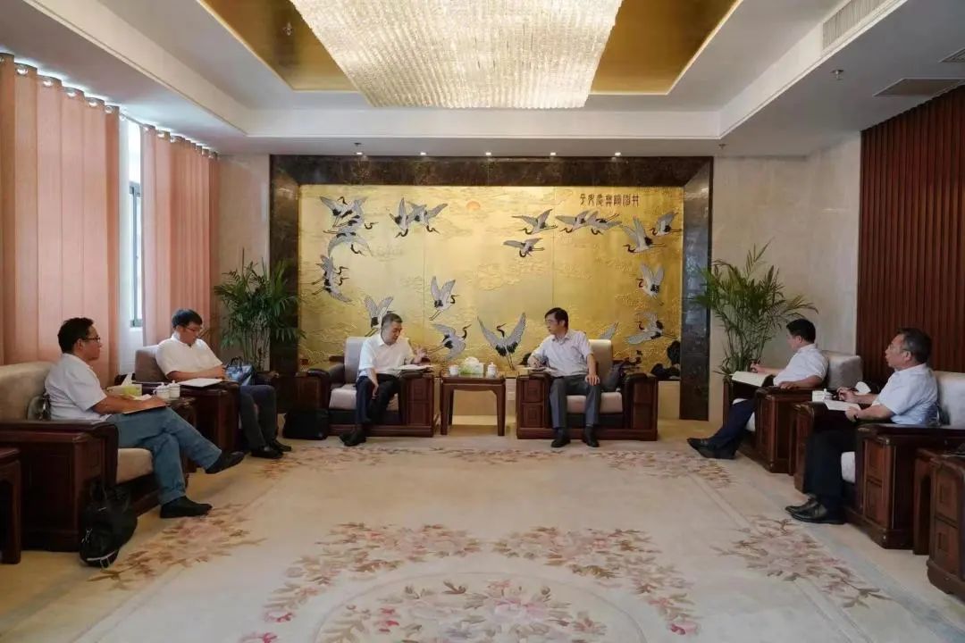 蘇鹽集團(tuán)黨委書(shū)記、董事長(zhǎng)章朝陽(yáng)會(huì)見(jiàn)中石油儲(chǔ)氣庫(kù)公司執(zhí)行董事、黨委書(shū)記熊建嘉 蘇鹽集團(tuán)黨委書(shū)記、董事長(zhǎng)章朝陽(yáng)會(huì)見(jiàn)中石油儲(chǔ)氣庫(kù)公司執(zhí)行董事、黨委書(shū)記熊建嘉